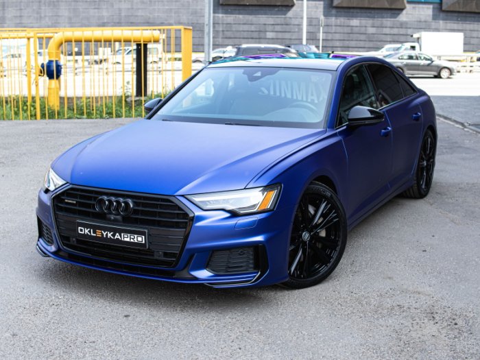 Ауди А6 цветная оклейка в синий винил, стайлинг