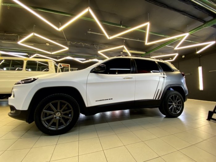 Джип Гранд Чироки стайлинг: антихром, винилография, фары