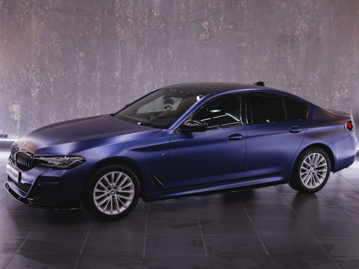 BMW 5 series оклейка в матовый полиуретан, установка обвеса, детейлинг