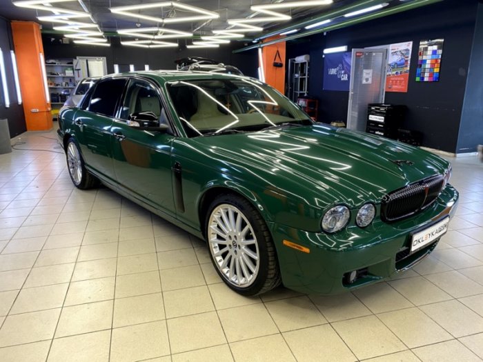 Ягуар Даймлер цветная оклейка в зеленый и детейлинг