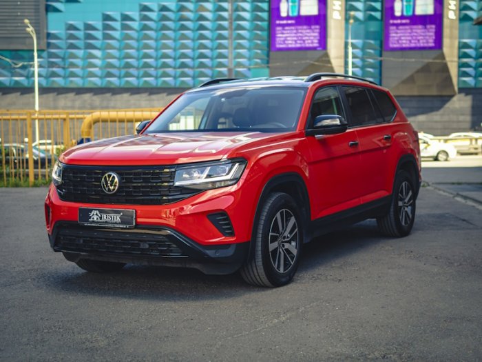 Volkswagen Teramont оклейка в красный полиуретан IRISTEK, антихром