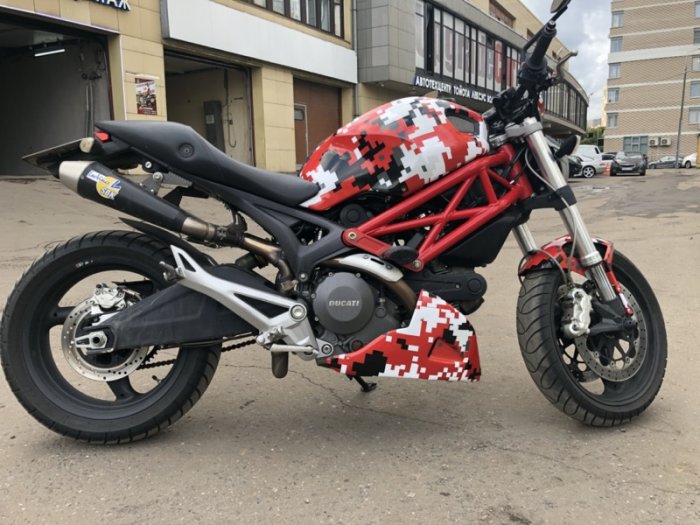 Мотоцикл Дукати в камуфляж
