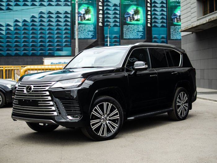 Лексус Л Икс 600 оклейка задней части кузова, тонировка