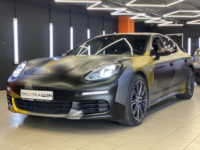 Порше Панамера оклейка камуфляж, химчистка, детейлинг