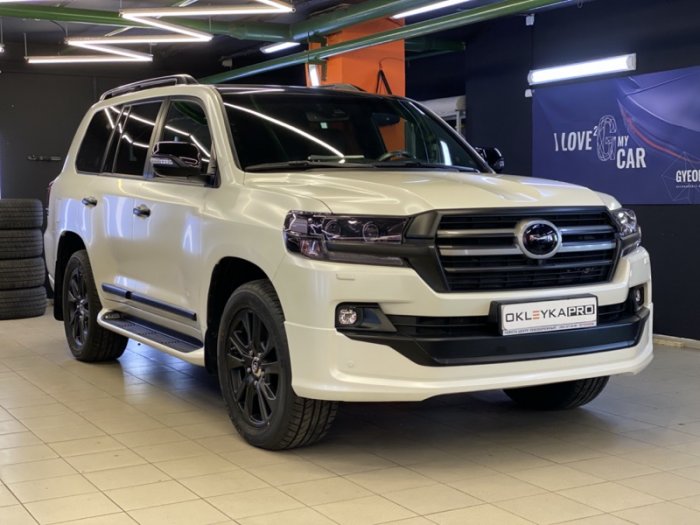 Тойота Ленд Крузер 200 антигриавийная матовая и покраска дисков