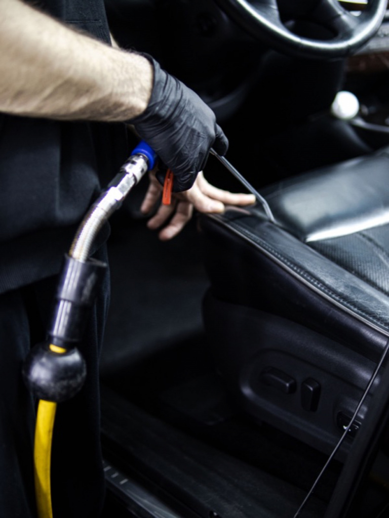 Восстановление кожи и химчистка всего салона