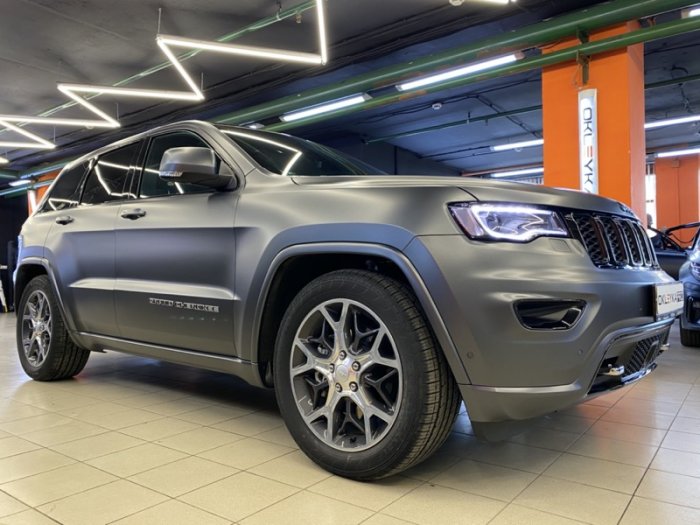 Джип Гранд Чироки цветная оклейка в серый матовый