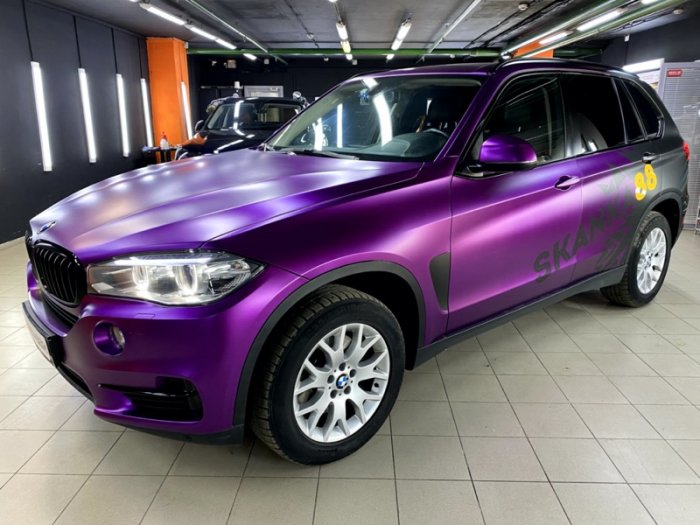 БМВ Икс5 цветной фиолетовый винил, винилография, профиль на авто