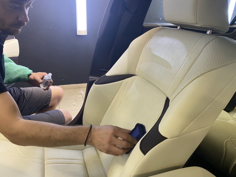 Химчистка кожаного салона автомобиля Лексус