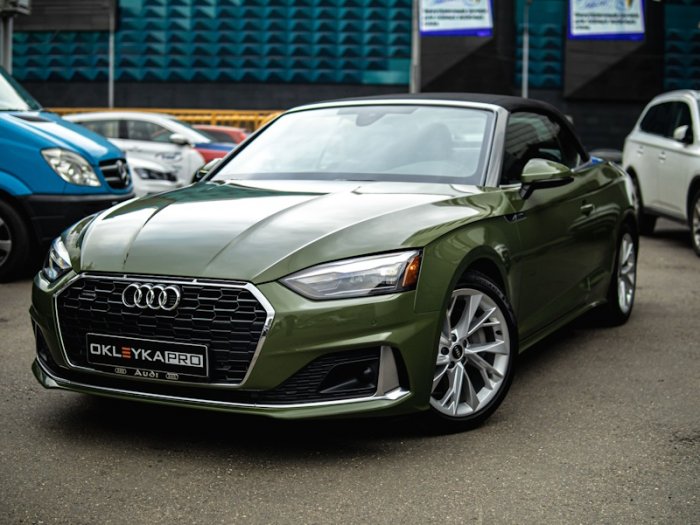 Audi A5 цветная оклейка в виниловую пленку Ultra Gloss Military Green