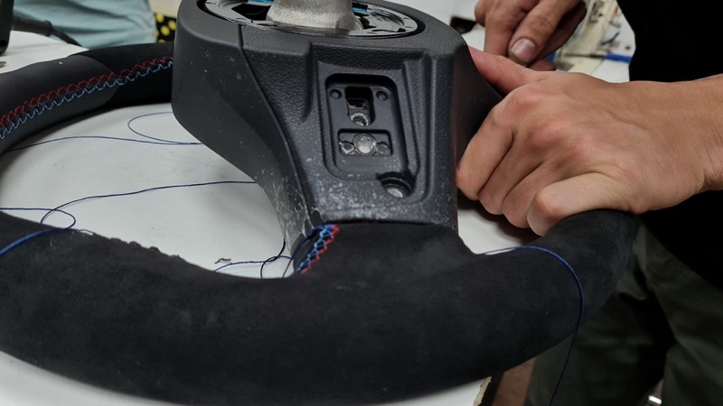 Замша перетяжка руля авто