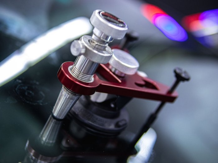 Ремонт сколов и трещин на лобовом стекле авто