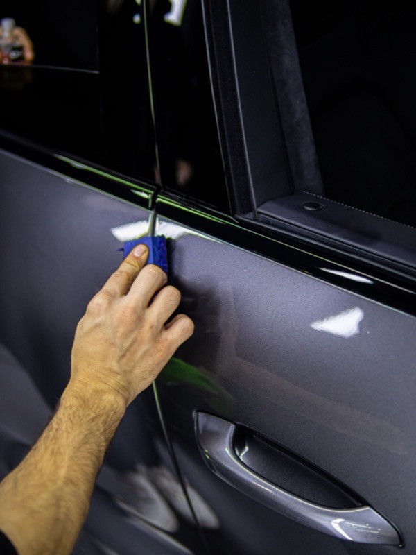 Нанести керамику на автовинил в Москве