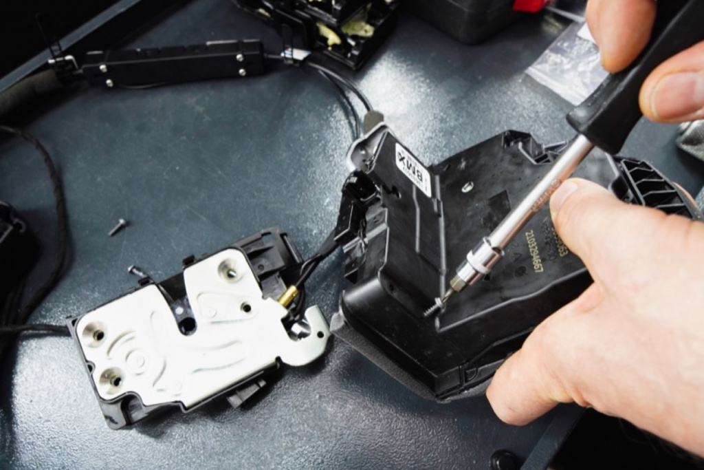 Дооснащение автомобилей доводчиками дверей