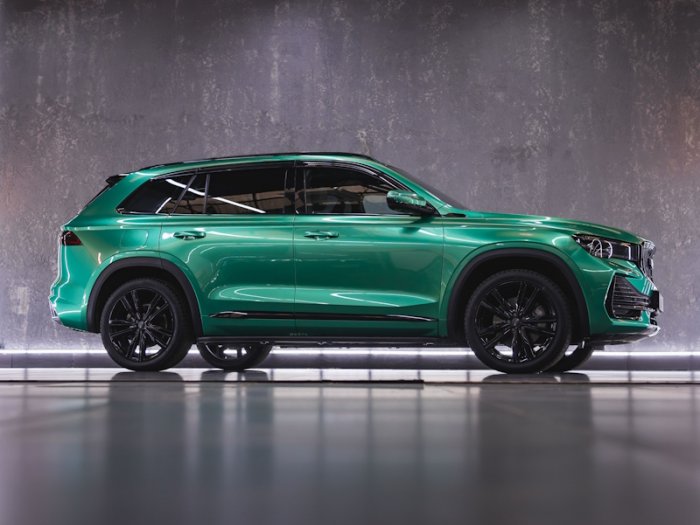 Geely Monjaro оклейка в зеленый винил и антигравийная защита. Стайлинг