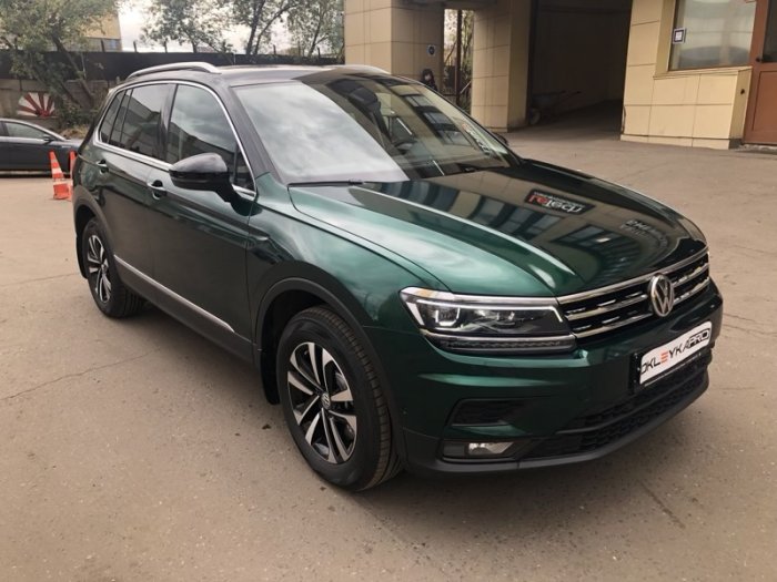 Фольксваген Тигуан цветной винил зеленый