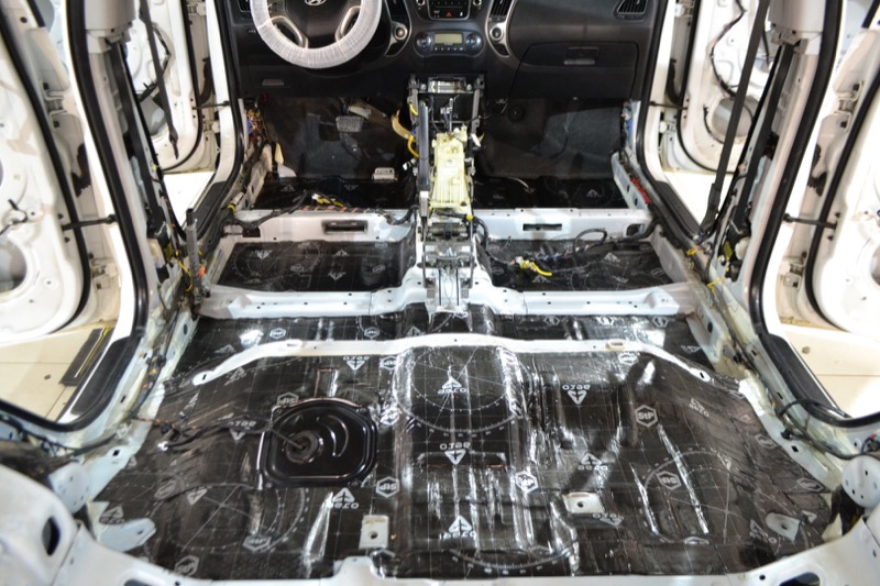 Шумоизоляция пола автомобиля в Оклейка-ПРО вибропоглощение