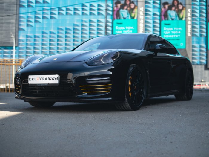 Порше Панамера оклейка в черный полиуретан, стайлинг