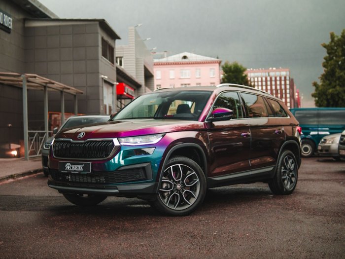Skoda Kodiaq оклейка в цветной винил от IRISTEK