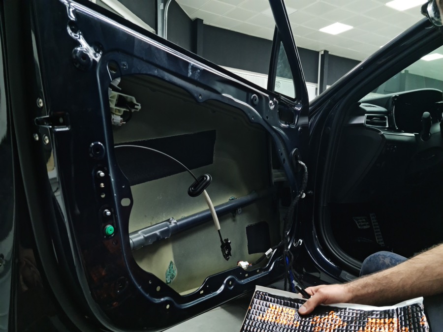 Шумоизоляция двери в салоне Оклейка ПРО