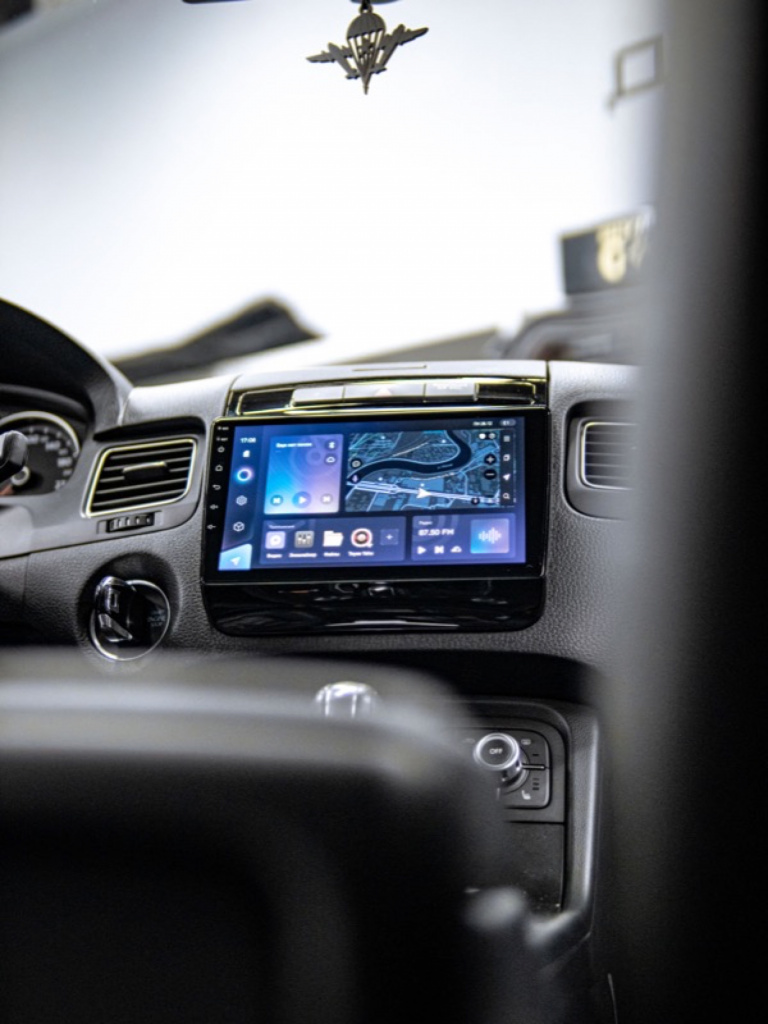 Поставить телевизор впереди машины