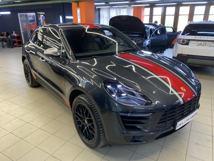 Порше Макан спортивные полосы