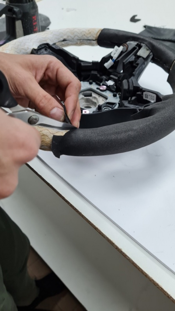 Монтирование подогрева руля авто