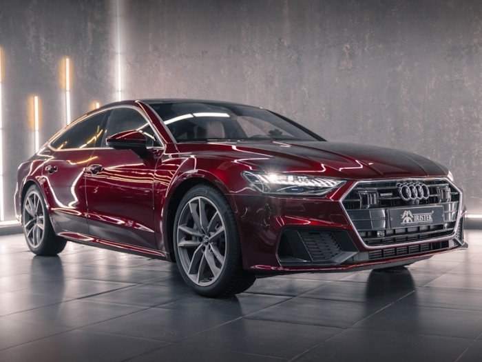 Audi A7 оклейка в красную виниловую пленку IRISTEK, ORB5P