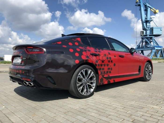 Киа Стингер винилография «Дедпул»