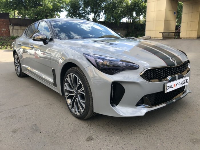 КИА Стингер стайлинг, полосы и антигравийная