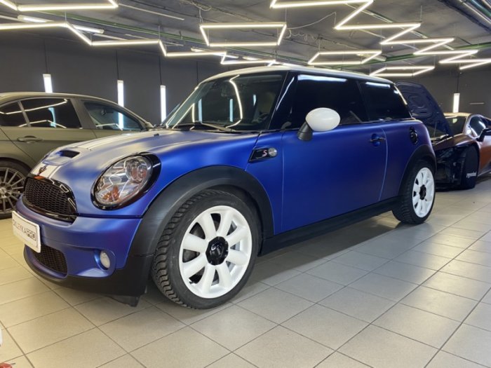 Мини Купер цветная оклейка в синий, полосы, керамика, шумоизоляция и детейлинг
