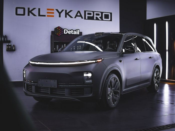 LiXiang L9 оклейка в виниловую пленку IRISTEK, антихром