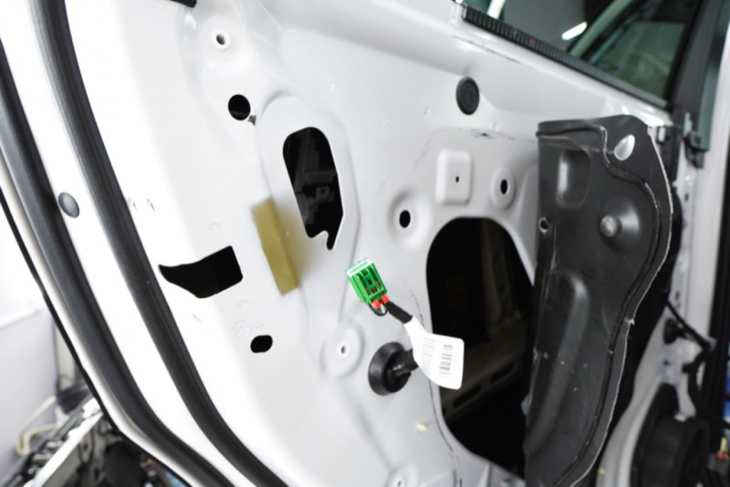 Услуга детейлинга установка доводчиков дверей