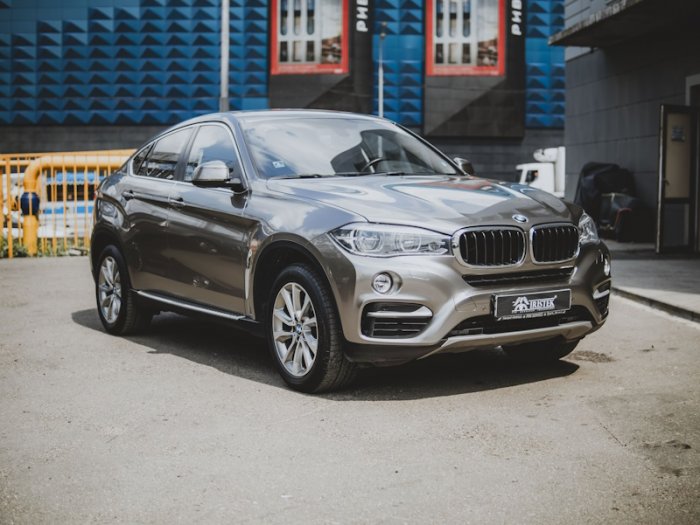 BMW X6 оклейка в виниловую пленку Иристек, цвет IRISTEK Super Glossy Liquid Metal Silver