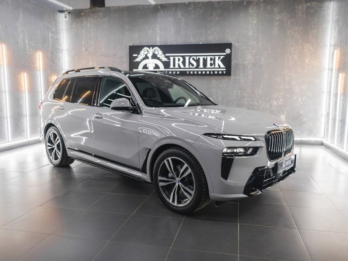 BMW X7 оклейка цветной полиуретановой пленкой IRISTEK UC1283, антихром, бронь стекла