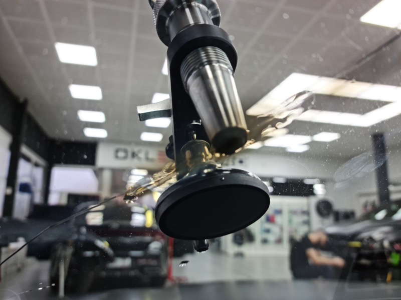 Удалить трещину скол на лобовом стекле Удалить трещину скол на лобовом стекле