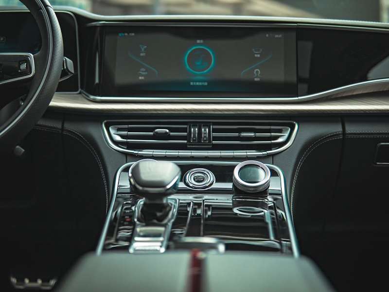 Оклейка мониторов в салоне Hongqi H9 Оклейка мониторов в салоне Hongqi H9