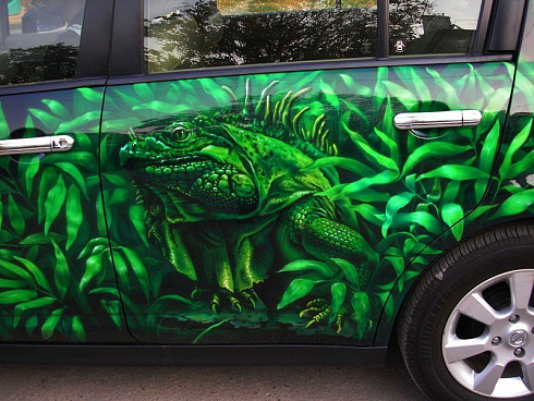 Аэрография ящерицы на кузов авто винилография