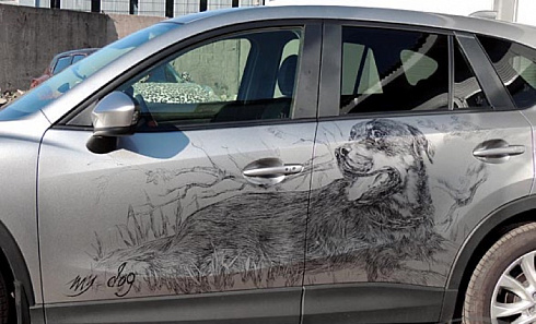 Винилография или аэрография на дверь автомобиля собаки