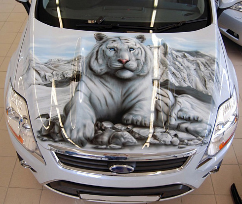 Картина тигра на капот машины