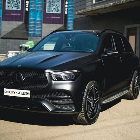 Чем люди защищают краску автомобилей?