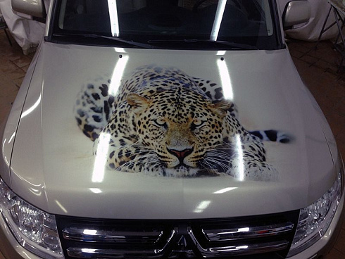 Леопарда на капоте наклеить