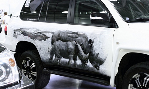 Носорог рисунок на авто