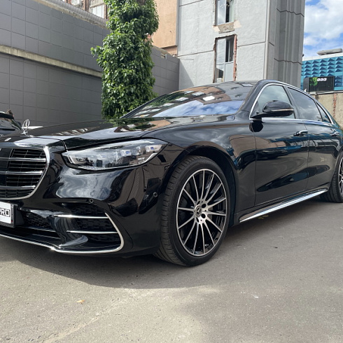 Зачем нужна антигравийная пленка на авто?