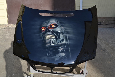 Аэрография виниловой пленкой череп на капот