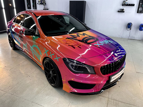 Разработка дизайн-проекта и оклейка винилографии на Мерседес