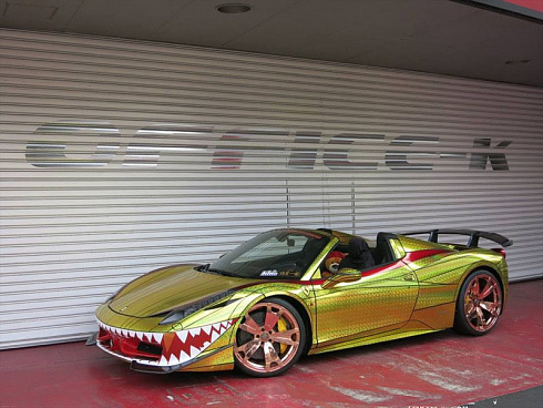 Винилография или аэрография акула на автомобиль