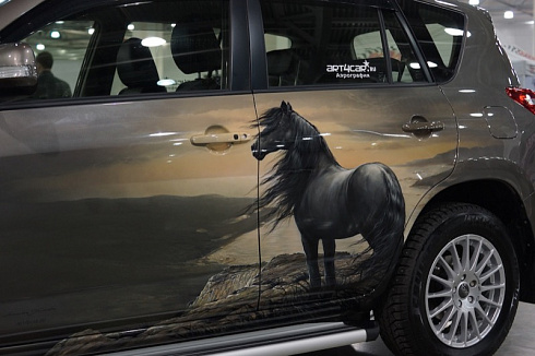 Рисунок коня на кузов машины виниловая пленка