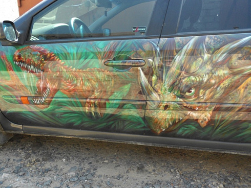 Динозавры и драконы на авто рисунок на двери