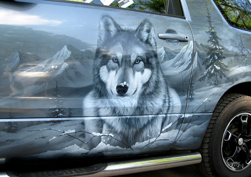 Винилография или аэрография на дверь автомобиля собака